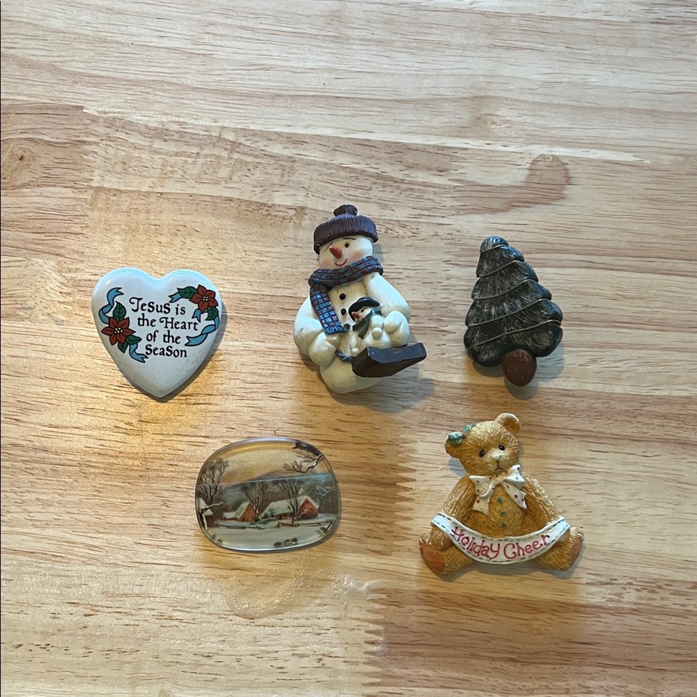 5 piece vintage Christmas brooches lot